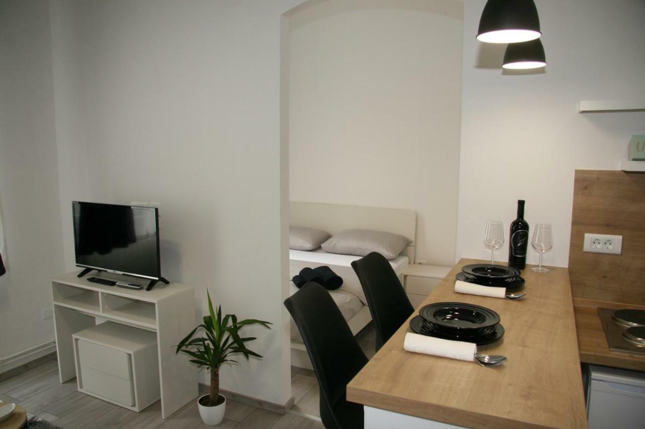 Stylish Apartment In City Center Пула Екстериор снимка