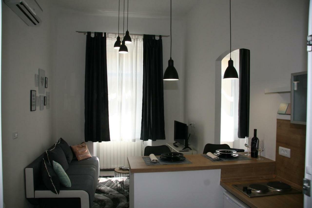 Stylish Apartment In City Center Пула Екстериор снимка