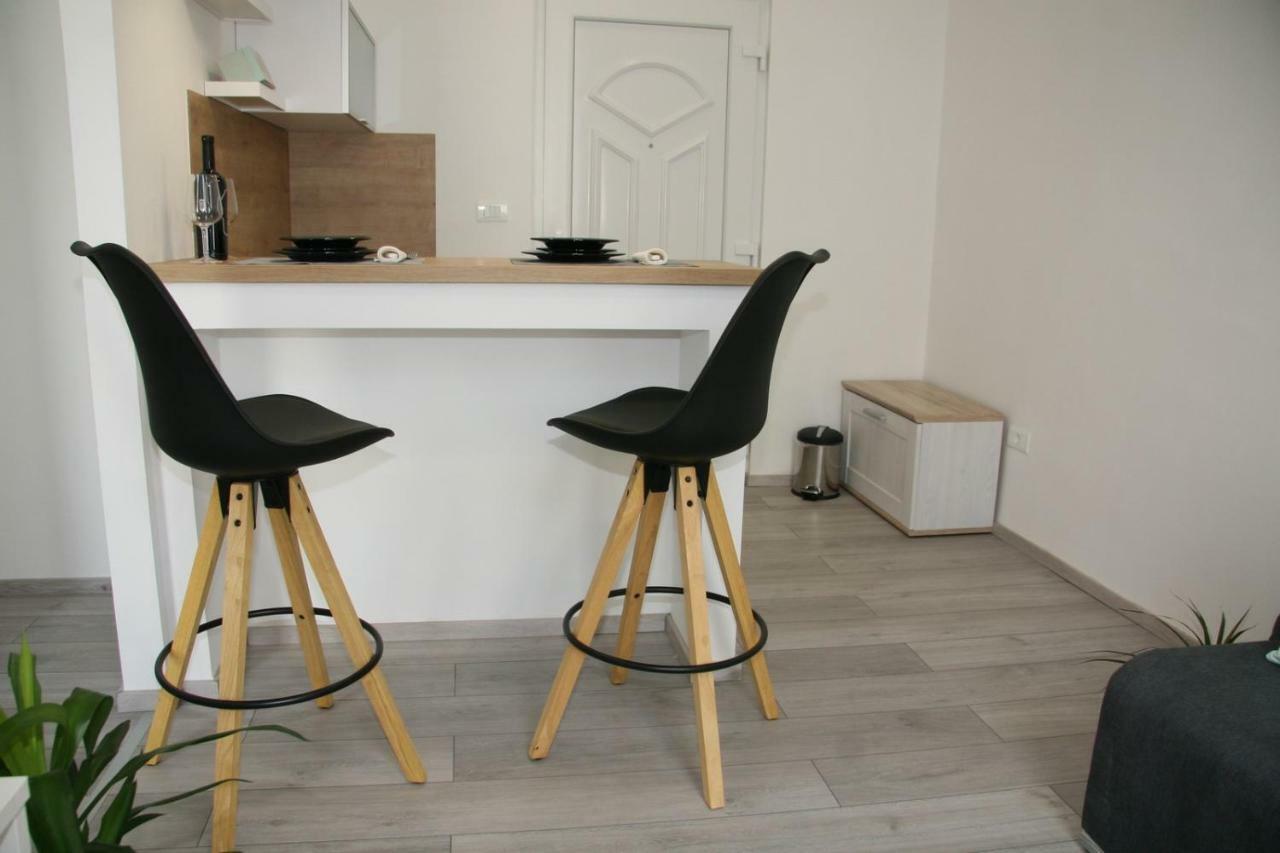 Stylish Apartment In City Center Пула Екстериор снимка