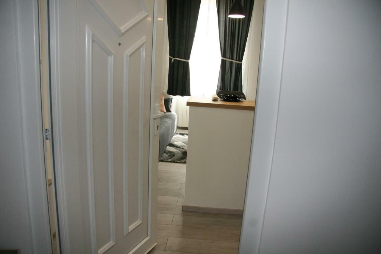 Stylish Apartment In City Center Пула Екстериор снимка
