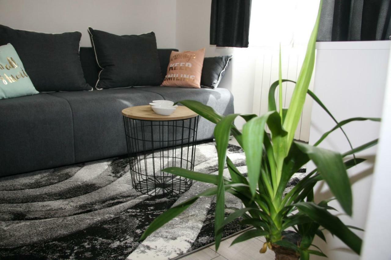 Stylish Apartment In City Center Пула Екстериор снимка