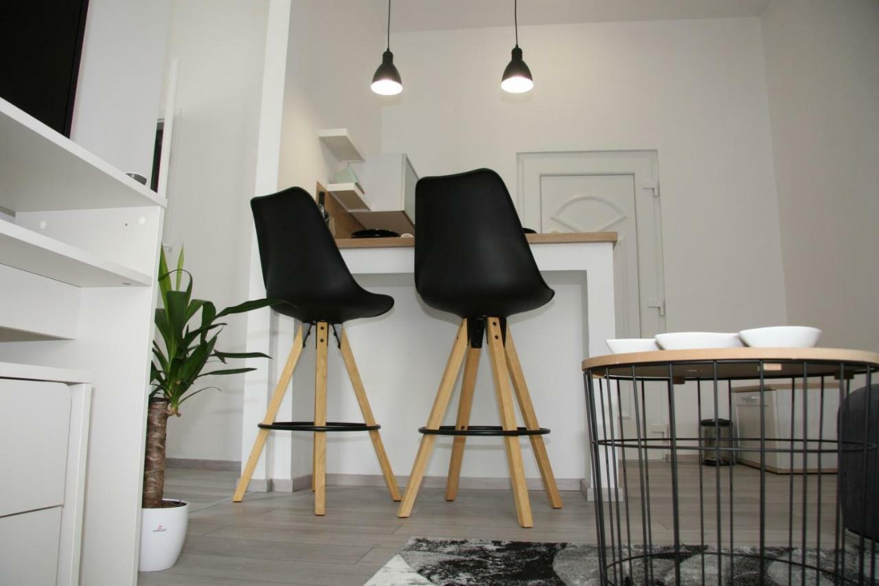 Stylish Apartment In City Center Пула Екстериор снимка