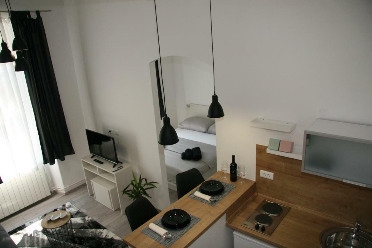 Stylish Apartment In City Center Пула Екстериор снимка