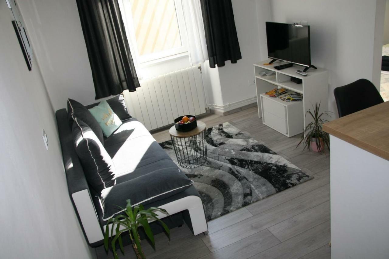 Stylish Apartment In City Center Пула Екстериор снимка