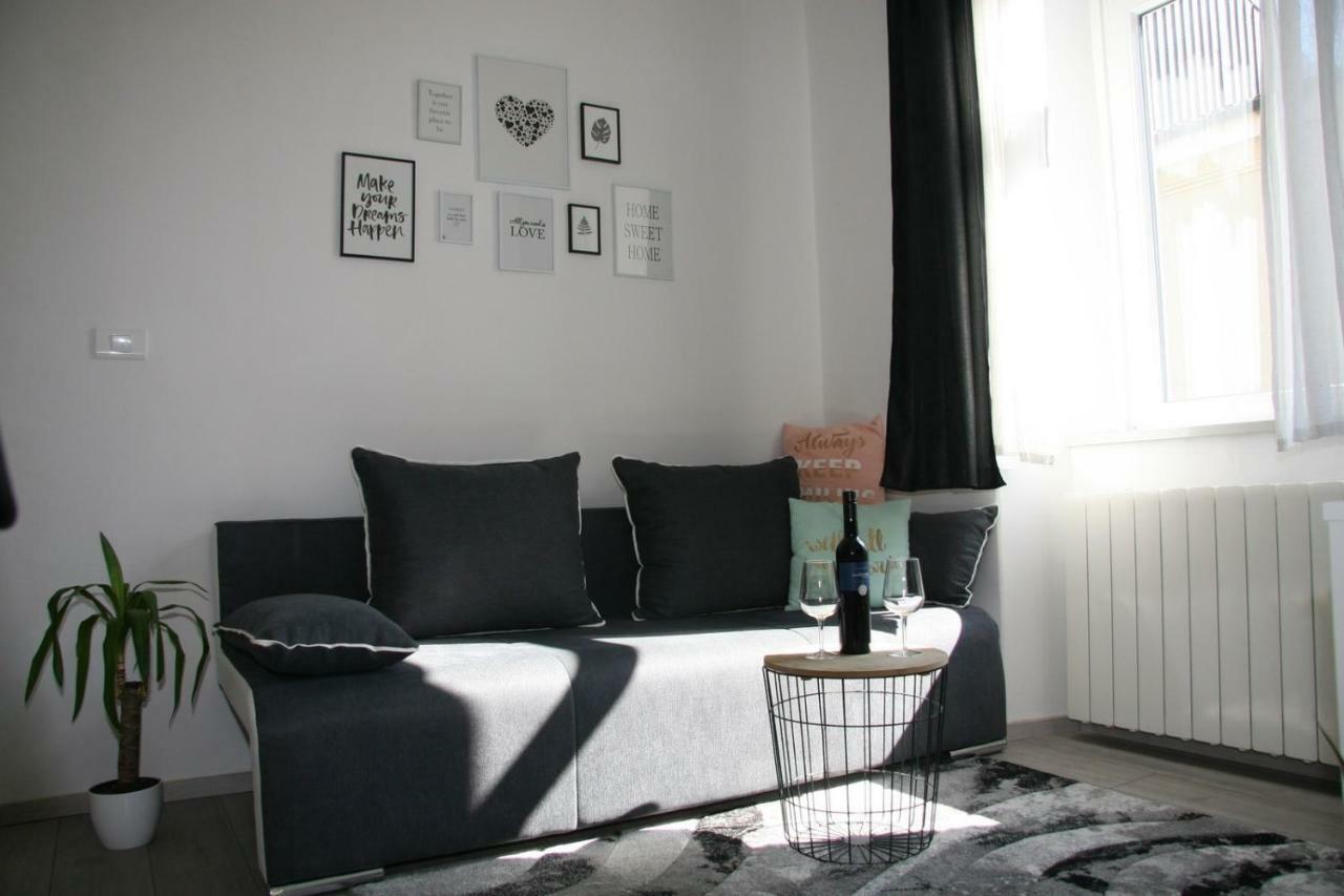 Stylish Apartment In City Center Пула Екстериор снимка